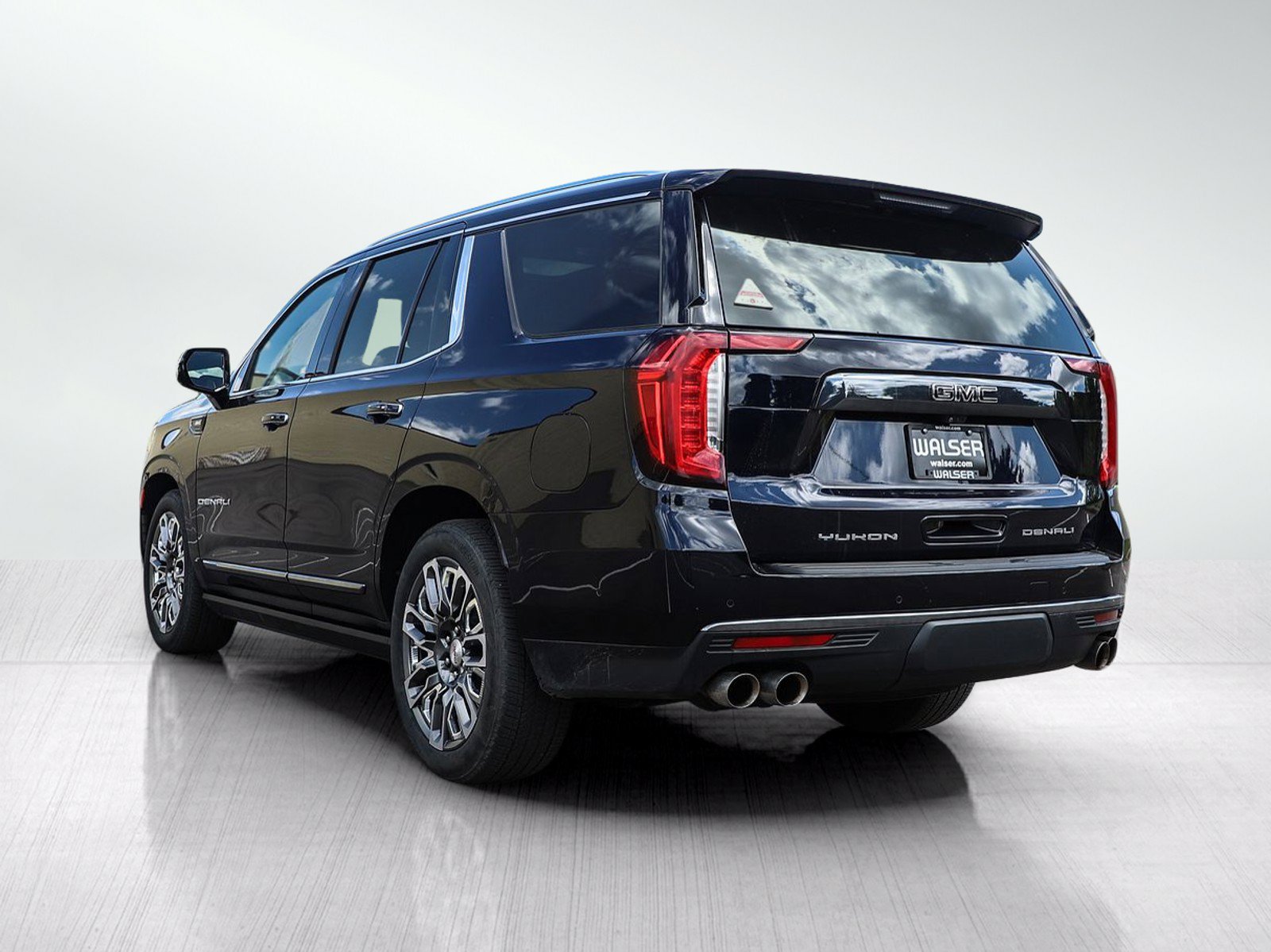 Used 2023 GMC Yukon Denali Ultimate AWD/4WD image 3