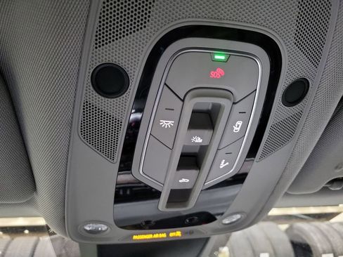 Used 2019 Audi e-tron Prestige w/ Prestige Package image 21