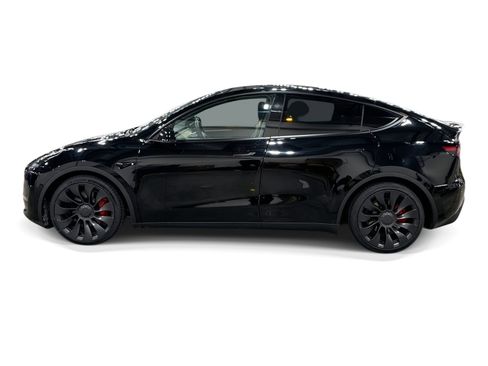 Certified 2023 Tesla Model Y Performance AWD/4WD image 3
