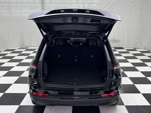 New 2025 Jeep Grand Cherokee Limited w/ Black Appearance Package image 10