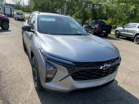 New 2026 Chevrolet Trax LT w/ Driver Confidence Package FWD image 4