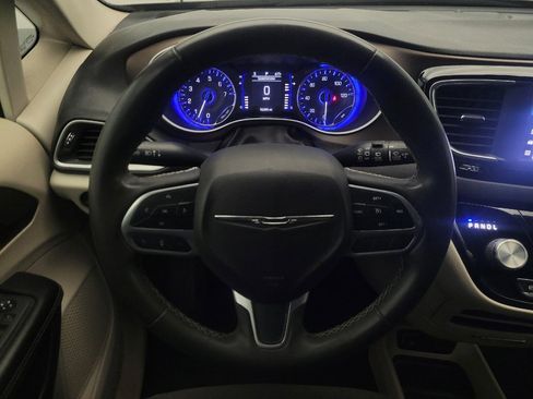 Used 2022 Chrysler Voyager LX FWD image 22
