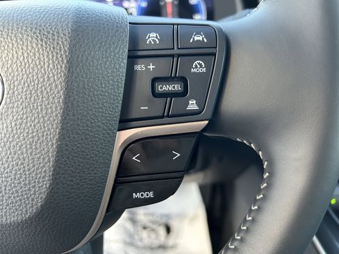 Certified 2025 Toyota Crown Signia image 27