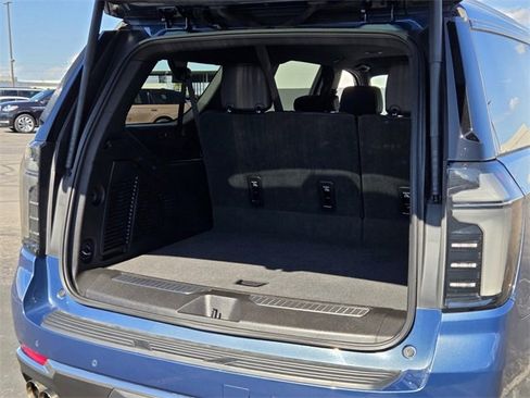 Used 2025 Chevrolet Suburban Premier image 17
