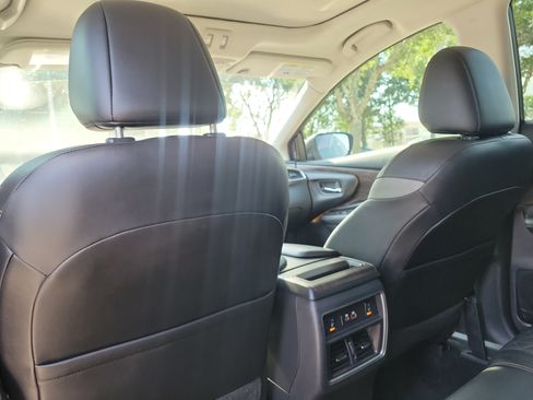 Certified 2024 Nissan Murano Platinum w/ Cargo Package FWD image 20
