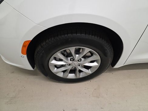 New 2026 Chrysler Pacifica Select image 2