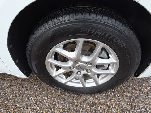 Used 2024 Chrysler Pacifica Touring-L image 10