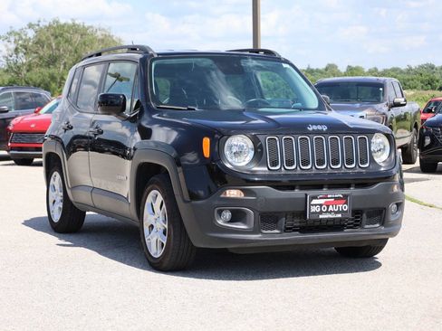 Used 2017 Jeep Renegade Latitude FWD image 4