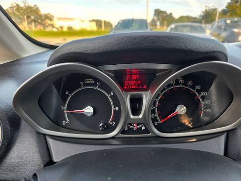 Used 2013 Ford Fiesta SE image 9