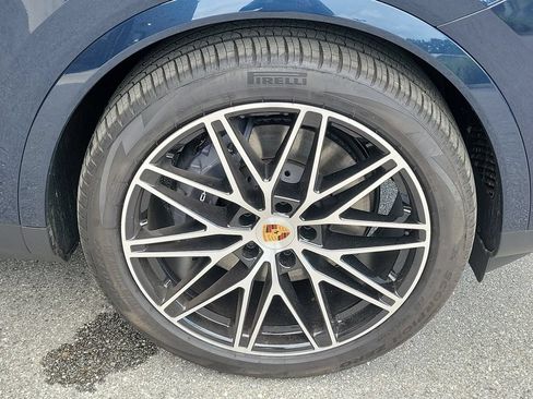 New 2026 Porsche Cayenne Coupe AWD/4WD image 13