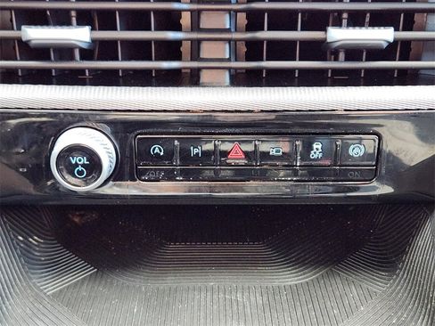 Used 2025 Ford Explorer ST-Line image 18