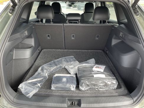 New 2026 Volkswagen Tiguan SE R-Line FWD image 9