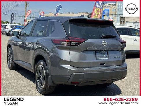 Used 2024 Nissan Rogue SV AWD/4WD image 10
