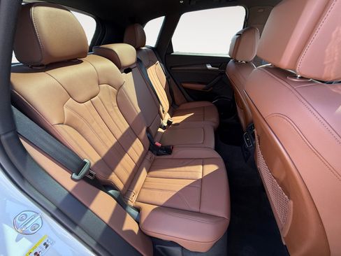 Used 2024 Audi Q5 e Premium w/ Convenience Package image 18