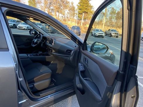 Certified 2021 Nissan Rogue S image 26