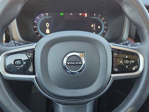Used 2023 Volvo XC60 B5 Plus image 11