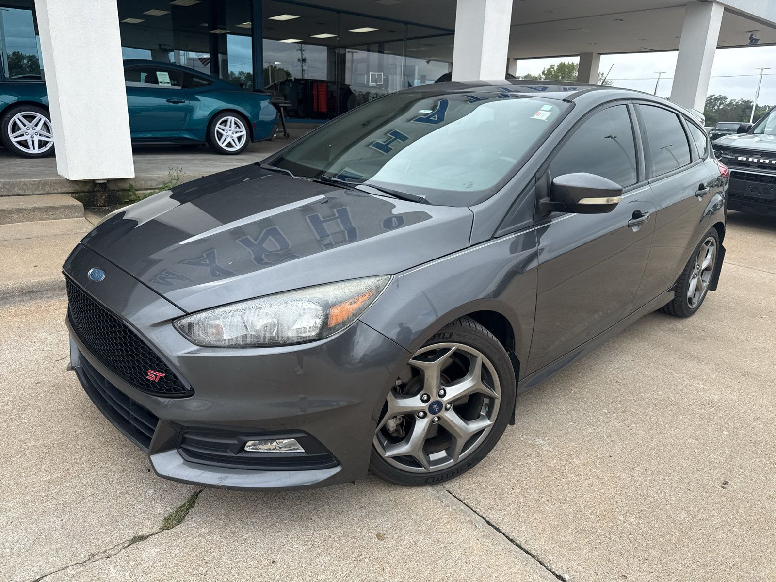 Used 2017 Ford Focus ST FWD image 2