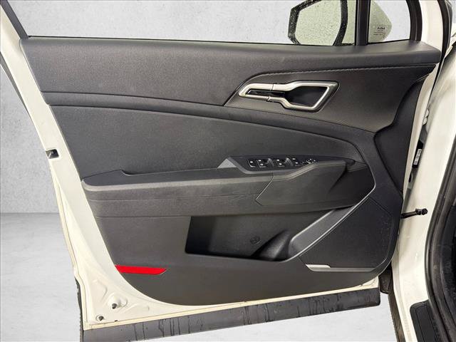Used 2025 Kia Sportage LX FWD image 10