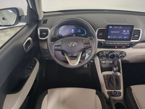 Used 2023 Hyundai Venue SEL FWD image 17