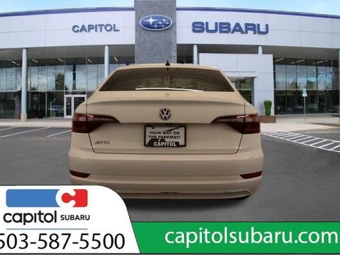Used 2019 Volkswagen Jetta SEL w/ Cold Weather Package FWD image 5