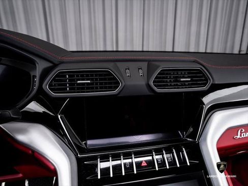 Used 2024 Lamborghini Urus S AWD/4WD image 25
