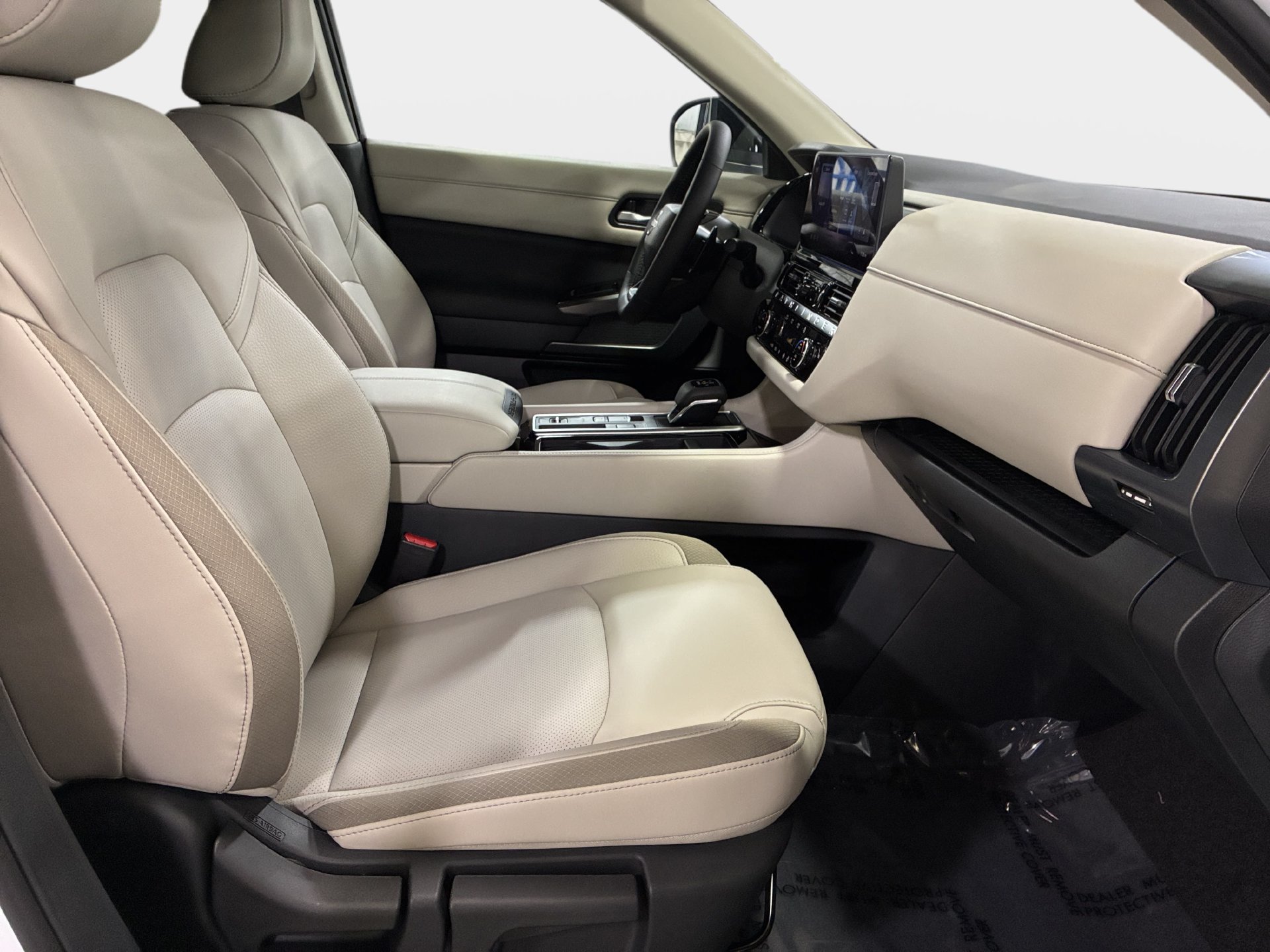 New 2026 Nissan Pathfinder SL FWD image 10