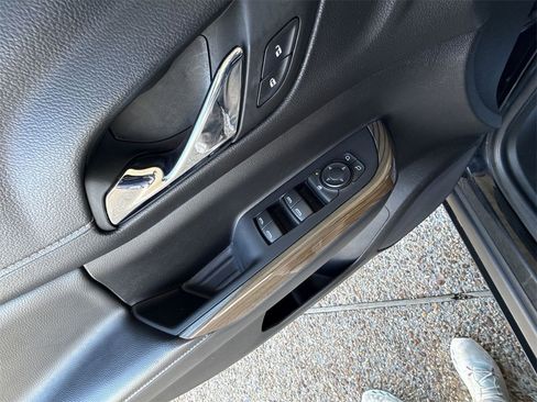 Certified 2023 GMC Acadia SLE image 21