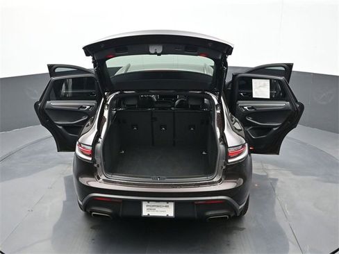 Certified 2022 Porsche Macan image 28