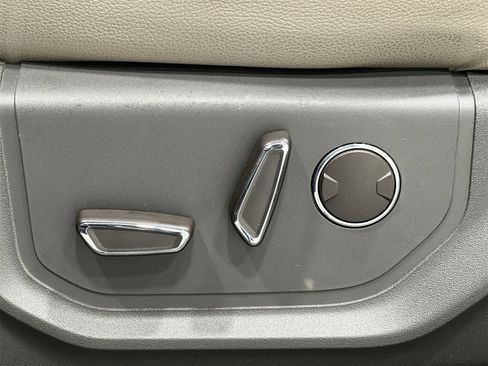 Used 2019 Ford Expedition Limited image 12