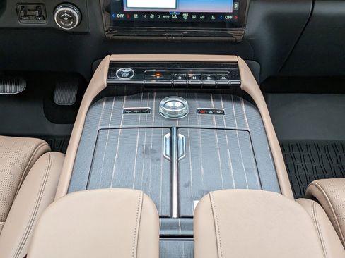 New 2026 Lincoln Navigator L Black Label AWD/4WD image 21
