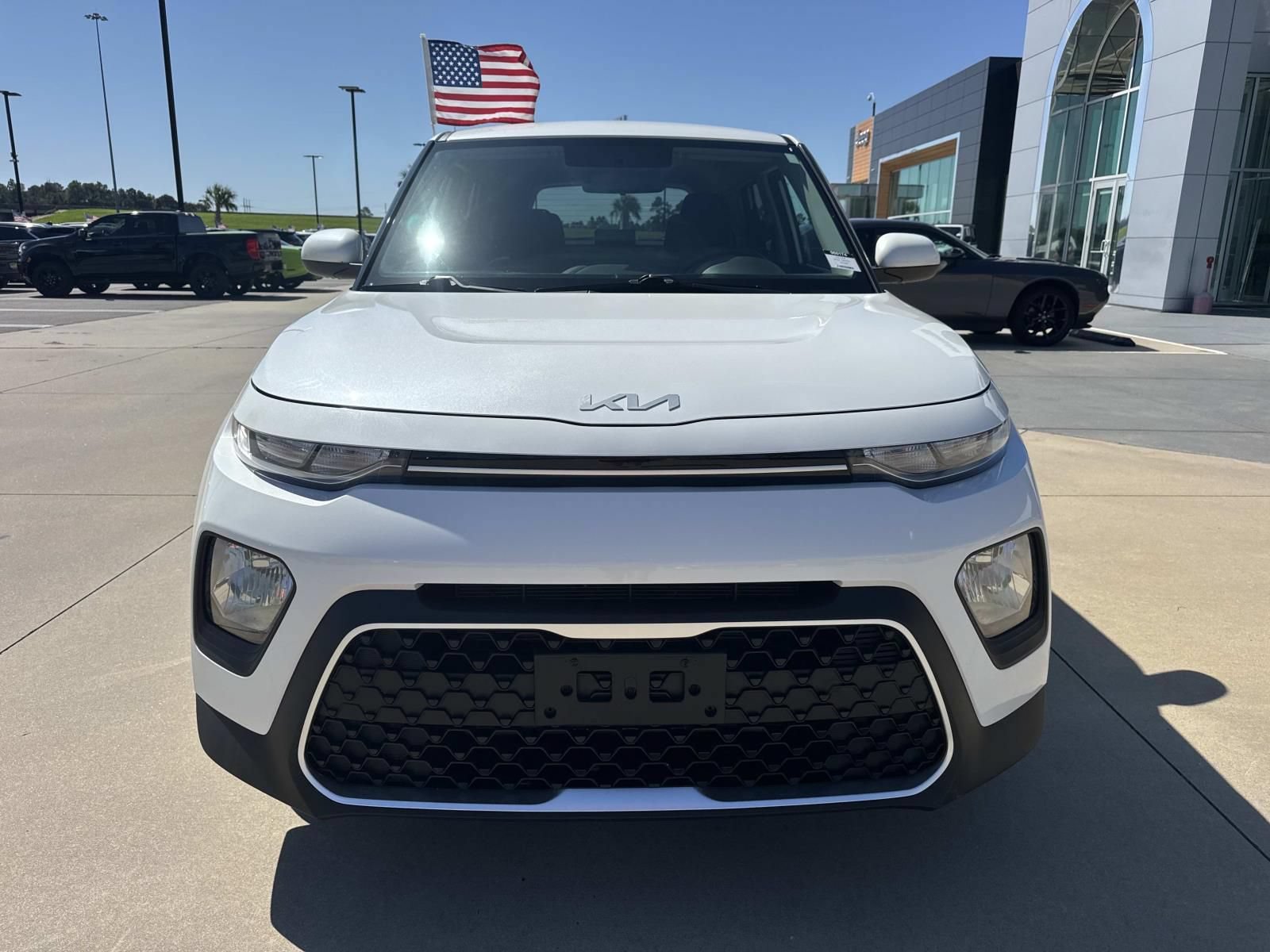 Used 2022 Kia Soul LX FWD image 2