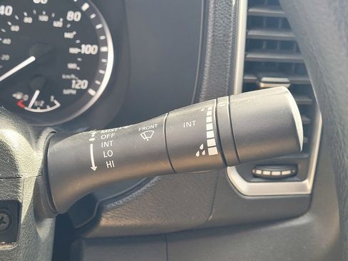 Used 2023 Nissan Frontier SV image 17