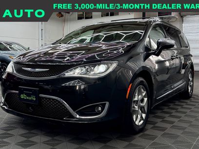 Used 2017 Chrysler Pacifica Limited w/ Advanced Safetytec Group