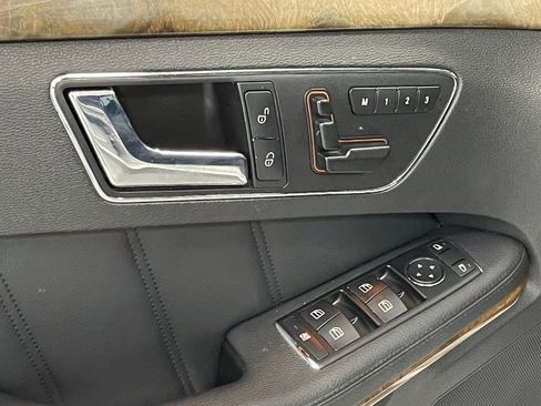 Used 2010 Mercedes-Benz E 550 4MATIC Sedan w/ Premium 2 Pkg image 12