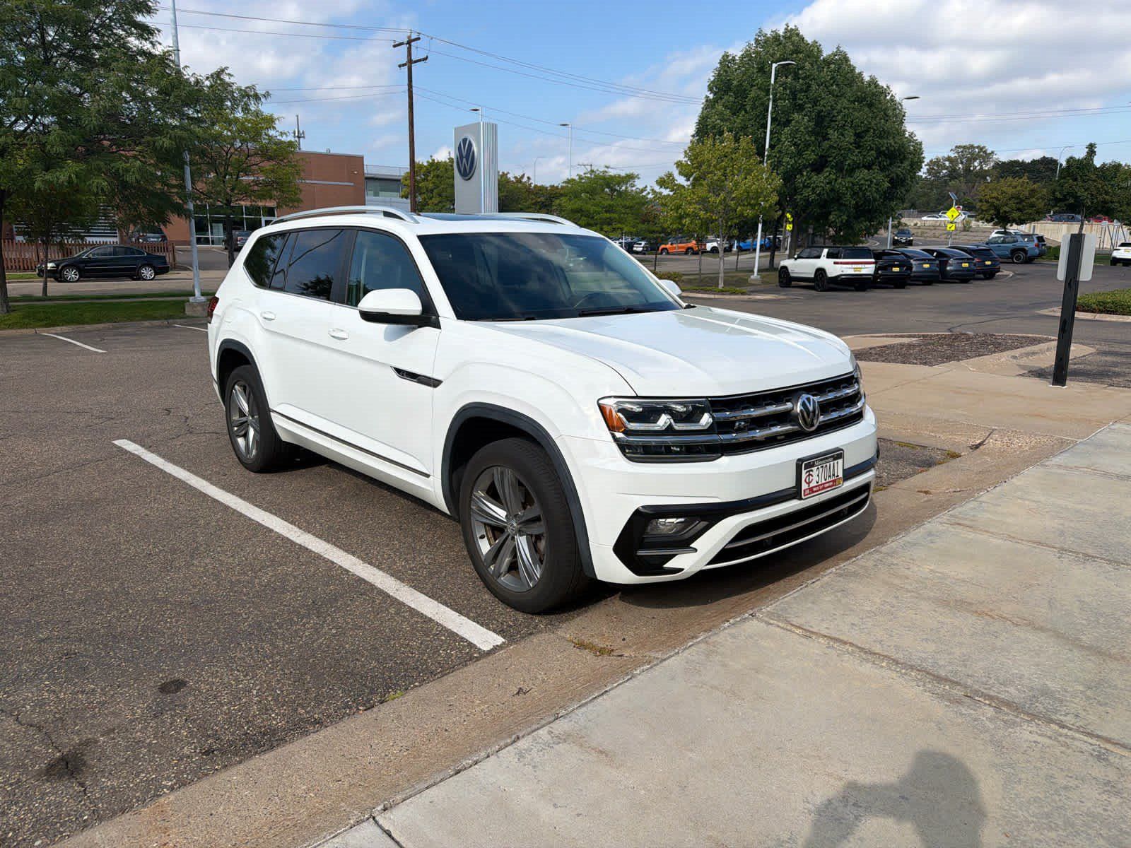 Used 2019 Volkswagen Atlas SEL R-Line AWD/4WD image 4