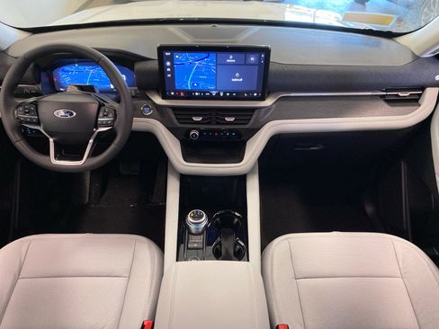 New 2026 Ford Explorer Platinum image 13