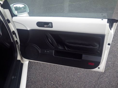 Used 2007 Volkswagen Beetle Triple White Edition FWD image 29