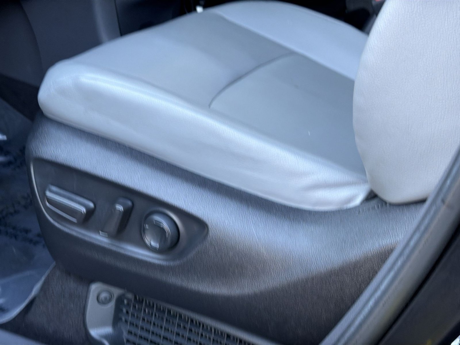 Used 2022 Toyota Sienna XLE AWD/4WD image 15