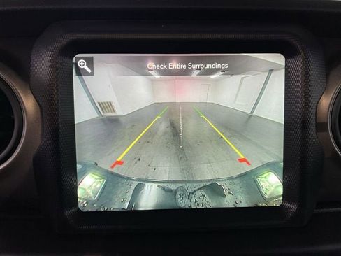 Used 2023 Jeep Gladiator Sport image 15