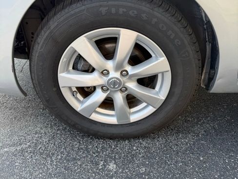 Used 2012 Nissan Versa SL image 18