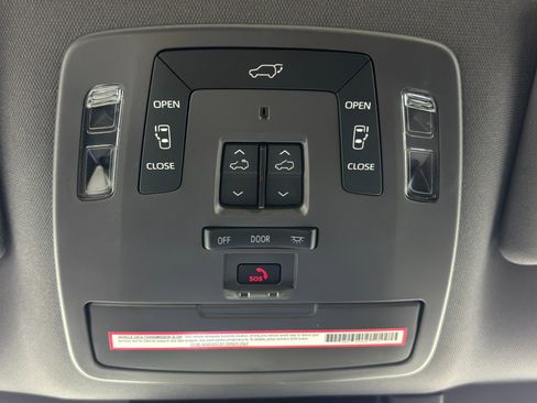 Used 2024 Toyota Sienna Platinum image 36