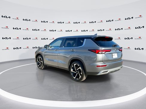 Used 2024 Mitsubishi Outlander SE Black Edition image 6