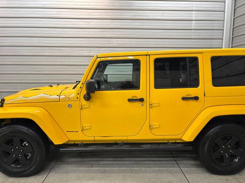 Used 2015 Jeep Wrangler Unlimited Sahara AWD/4WD image 9
