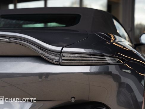 Used 2021 Aston Martin V8 Vantage Roadster image 16