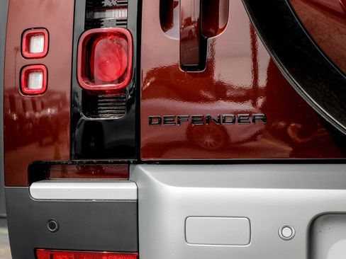 Used 2025 Land Rover Defender 130 S image 8