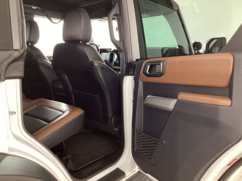 Certified 2023 Ford Bronco Outer Banks w/ Sasquatch Package AWD/4WD image 27