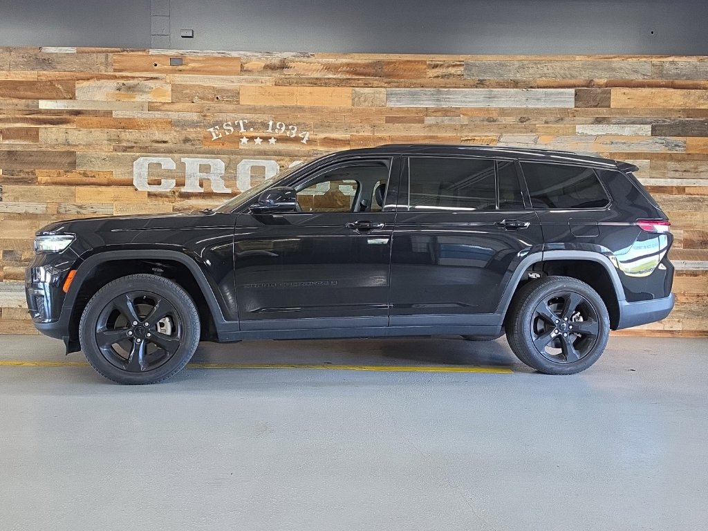 Used 2022 Jeep Grand Cherokee L Limited w/ Black Appearance Package AWD/4WD image 16