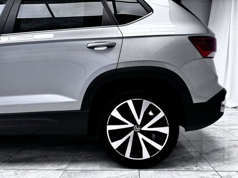 Used 2024 Volkswagen Taos SE image 11