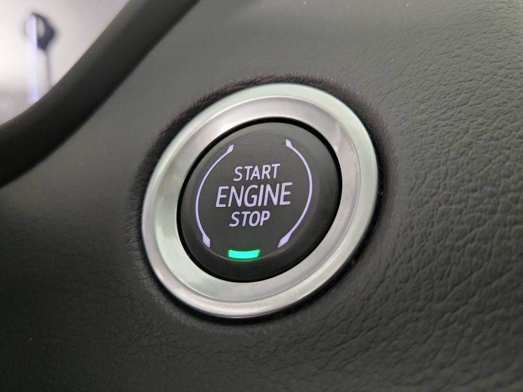 Certified 2023 Cadillac XT4 Luxury FWD image 29