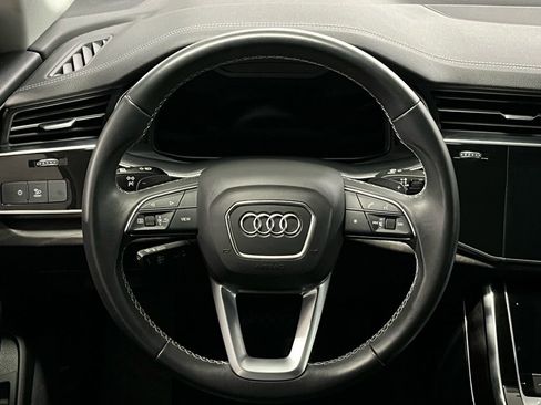 Used 2023 Audi Q8 Premium image 7
